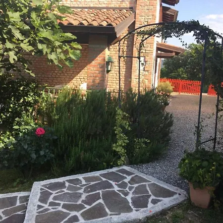 Casa Indipendente .circondata Dal Verde, Vista Sulle Colline. Relax E Confort. Ferienhaus *